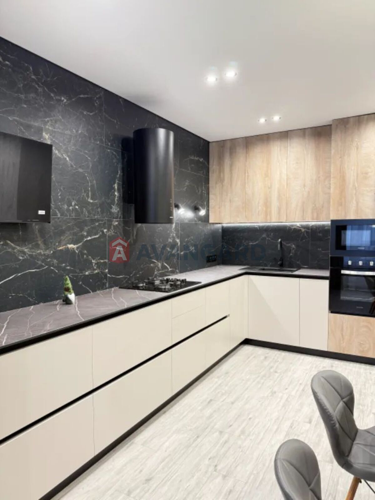 3 ��. ��������, 78/46/14 ��. �., 4/10 ������ ���� 2