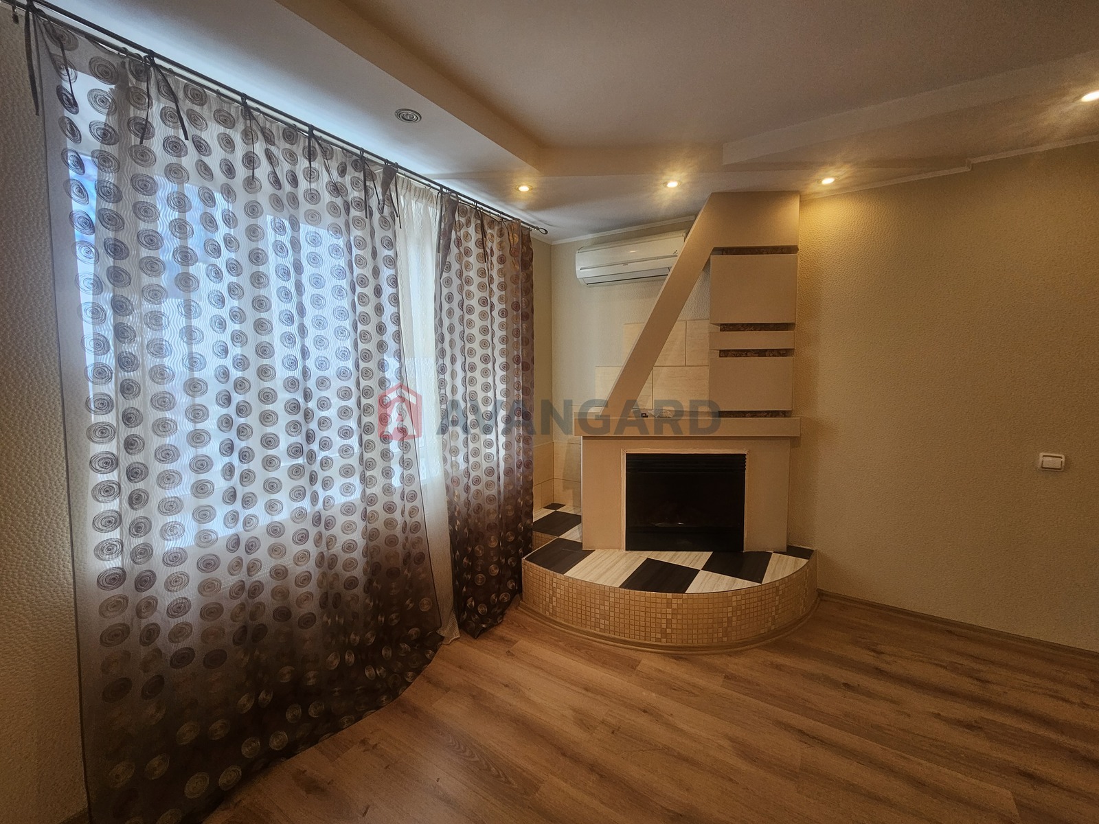 3 ��. ��������, 99/42/34 ��. �., 8/9 ������ ���� 1