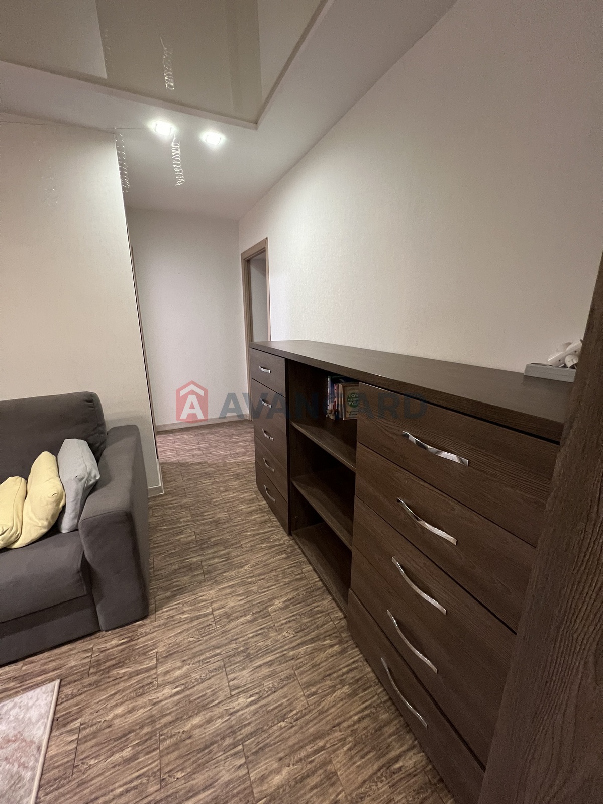 3 ��. ��������, 59/-/9 ��. �., 5/5 ������ ���� 2