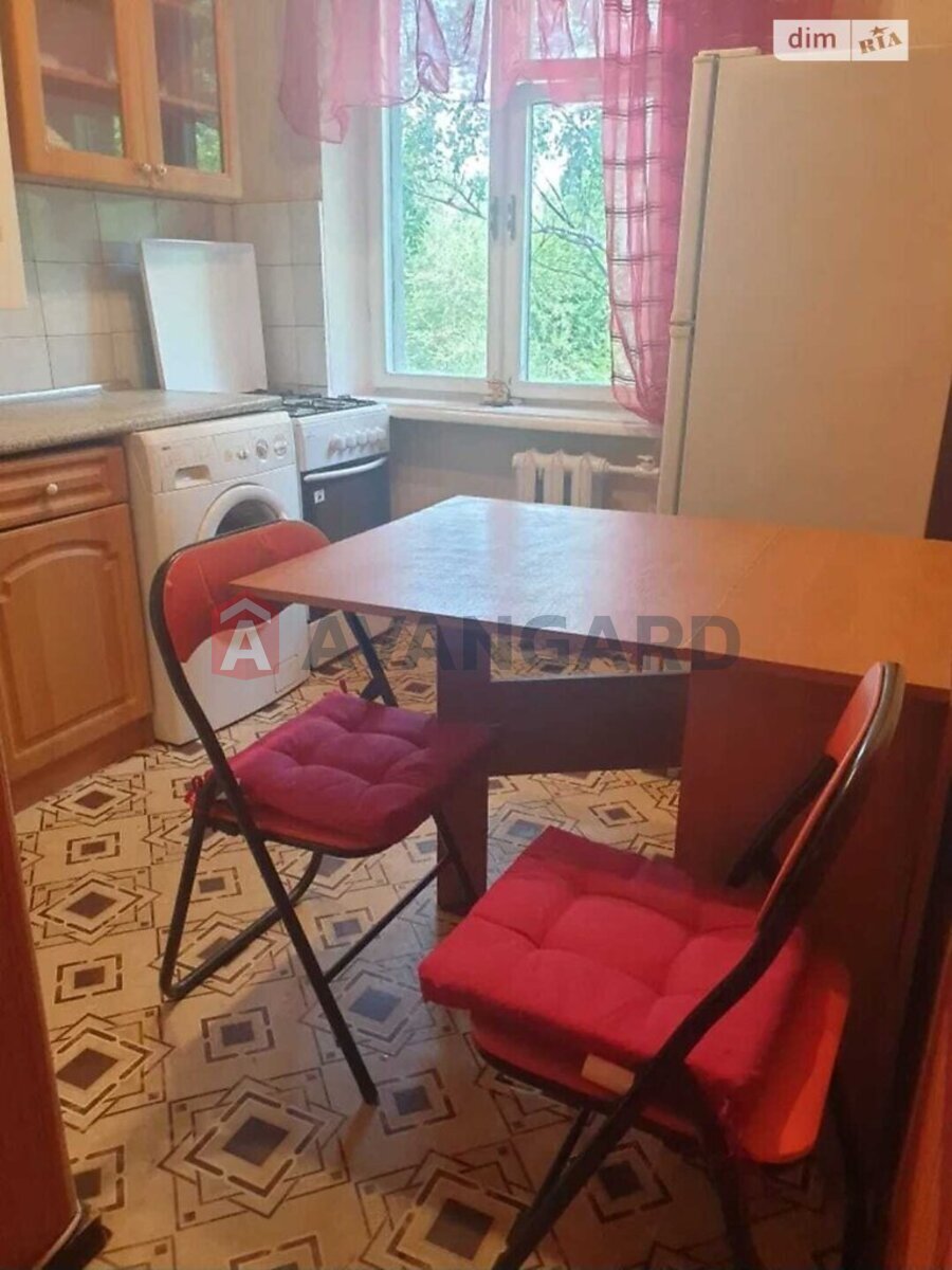 1 ��. ��������, 31/17/7 ��. �., 5/5 ������ ���� 2