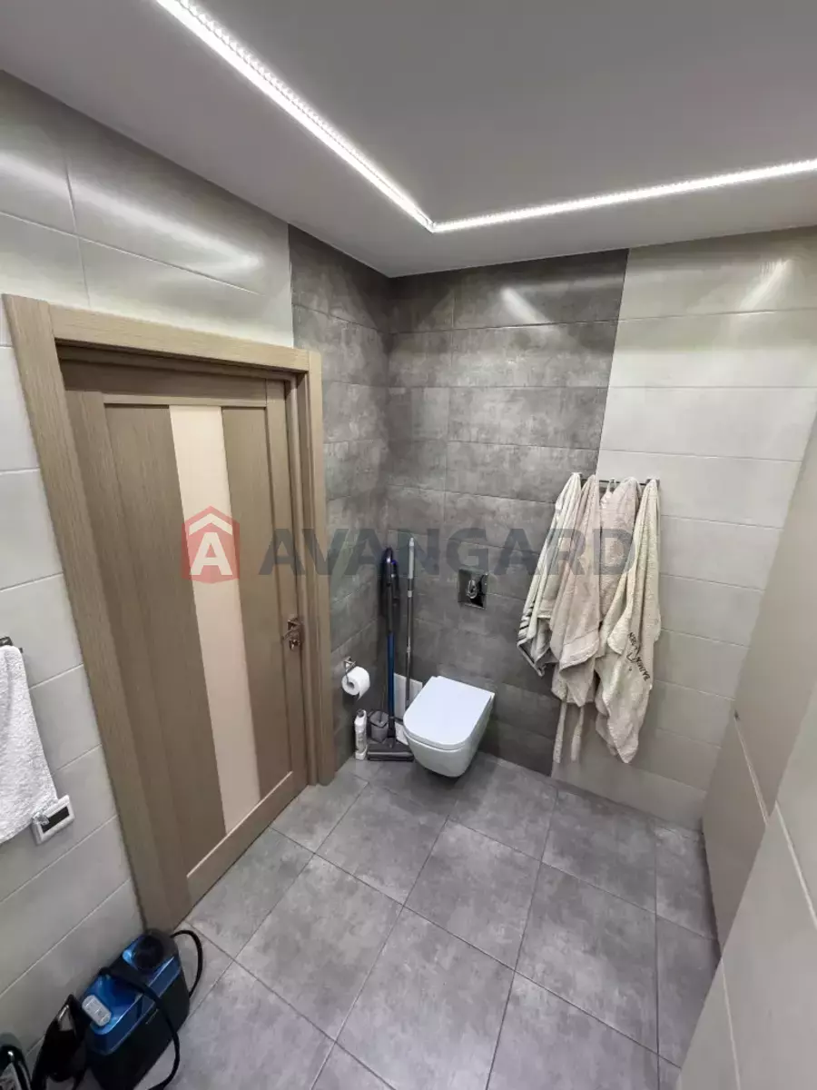 3 ��. ��������, 98/40/40 ��. �., 9/10 ������ ���� 23