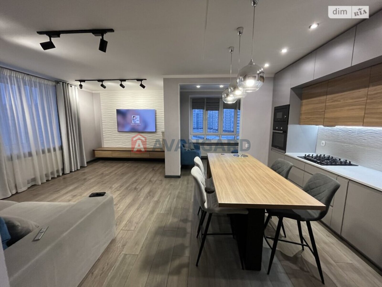 3 ��. ��������, 97/-/- ��. �., 8/10 ������ ���� 4