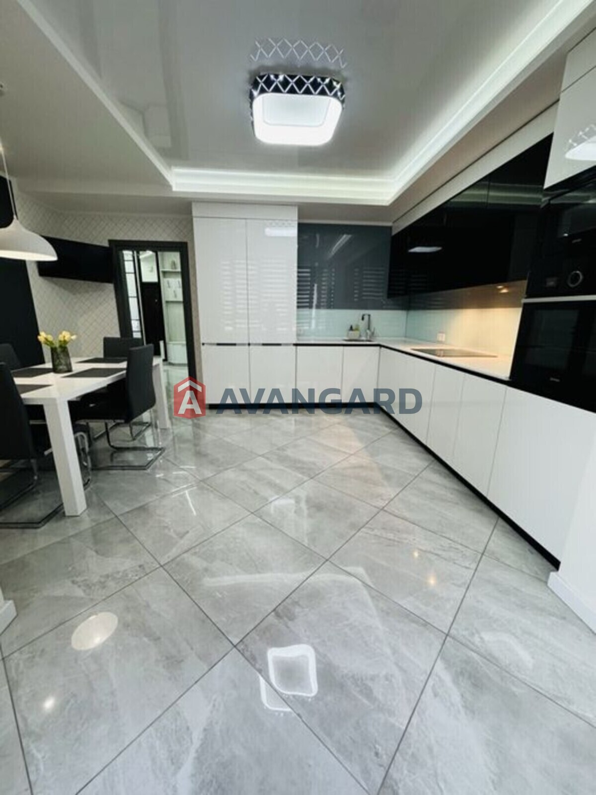 3 ��. ��������, 118/-/30 ��. �., 4/10 ������ ���� 5