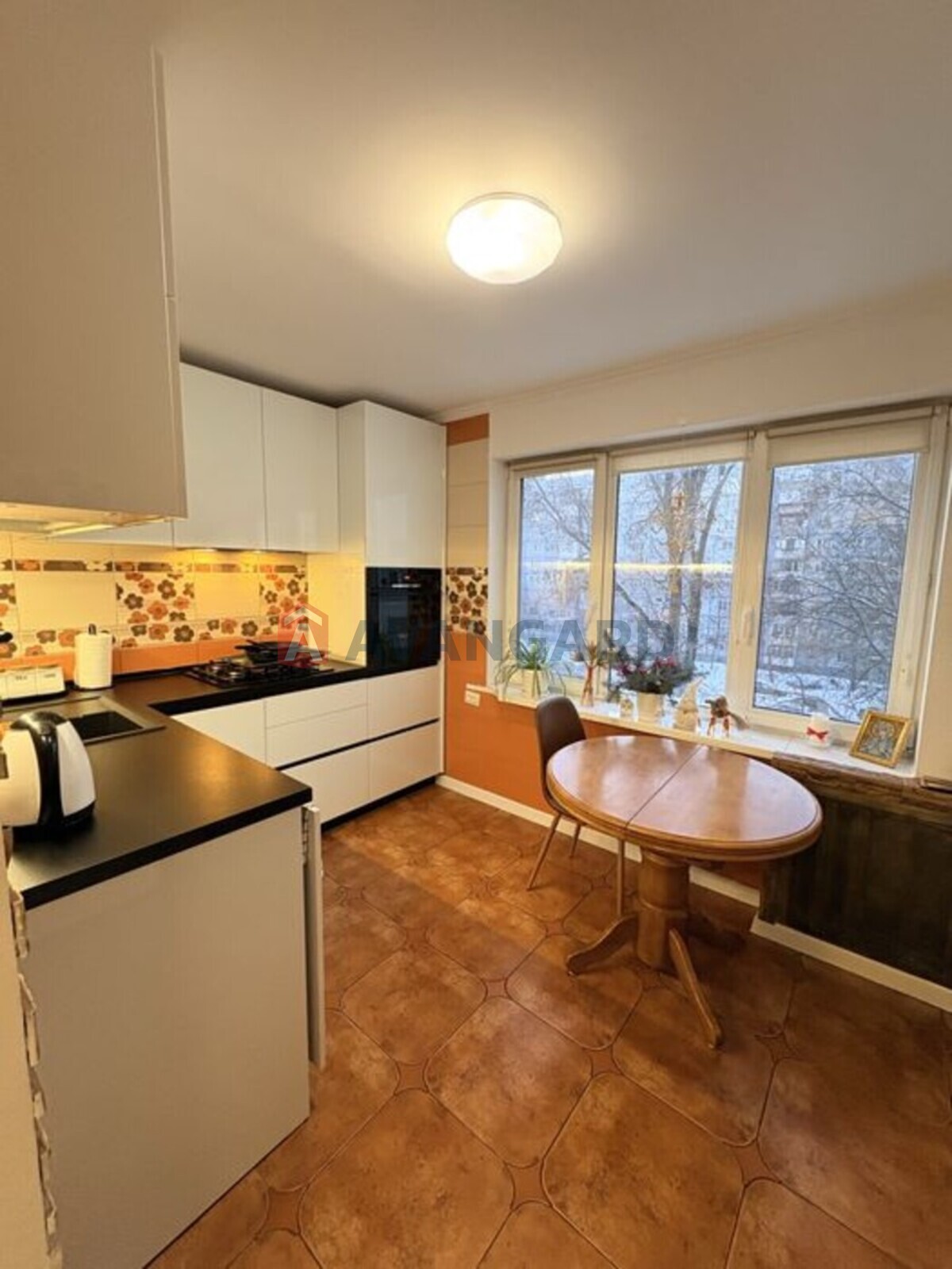 3 ����. ��������, 67/-/8 ��. �., 5/9 ���� ���� 3