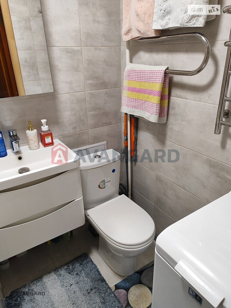 1 ����. ��������, 36/20/6 ��. �., 8/9 ���� ���� 17