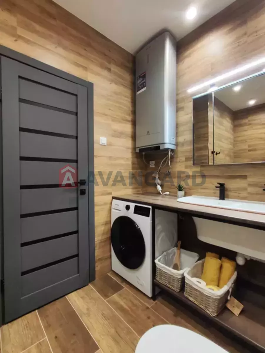 3 ��. ��������, 105/-/35 ��. �., 1/3 ������ ���� 11