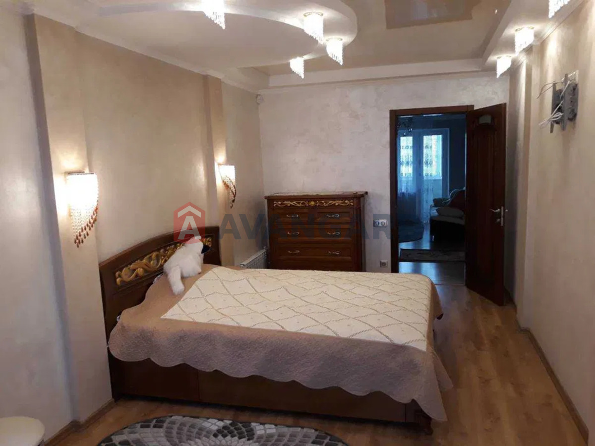 3 ��. ��������, 72/-/9 ��. �., 9/9 ������ ���� 8