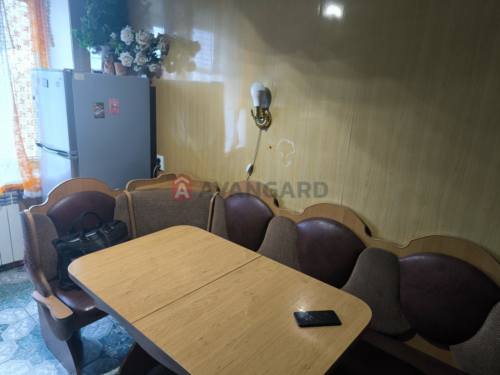 3 ��. ��������, 65/-/10 ��. �., 6/9 ������ ���� 3