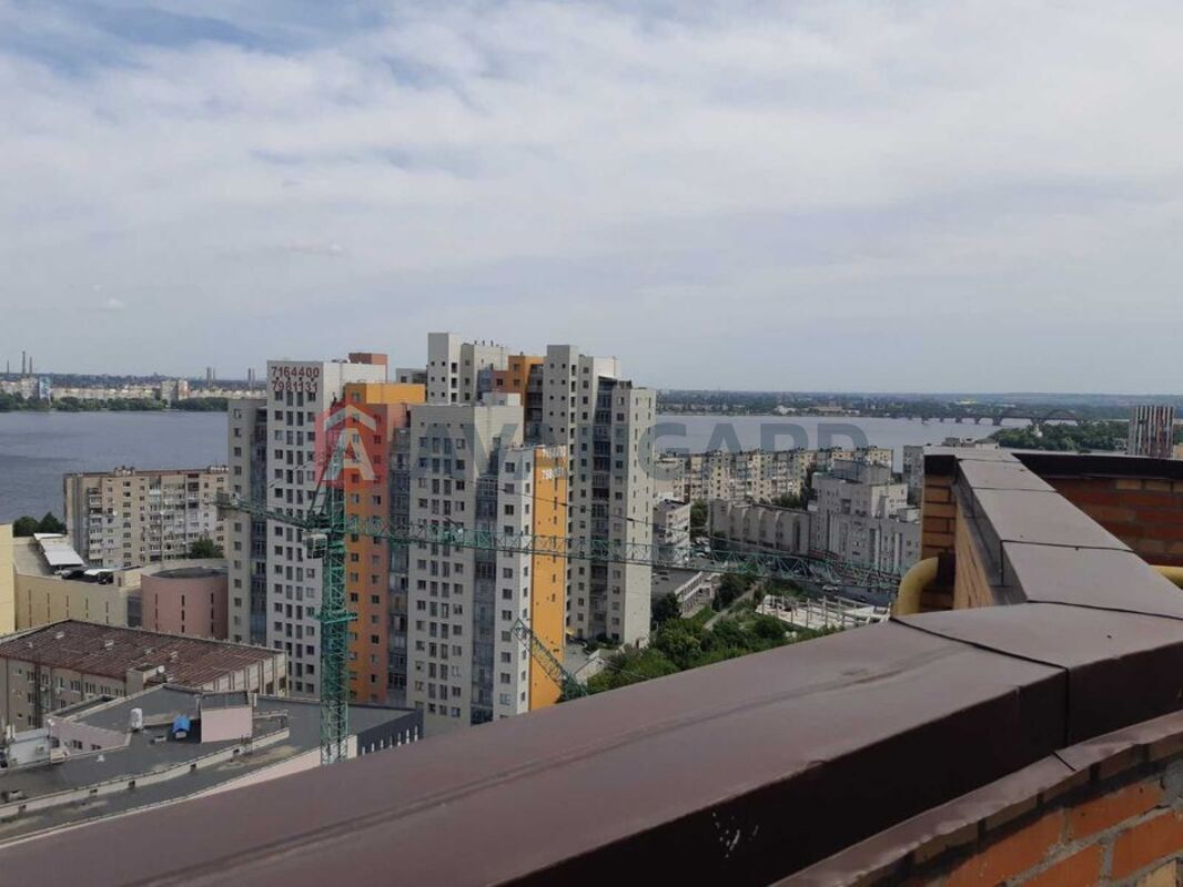 2 ��. ��������, 122/-/10 ��. �., 18/18 ������ ���� 10