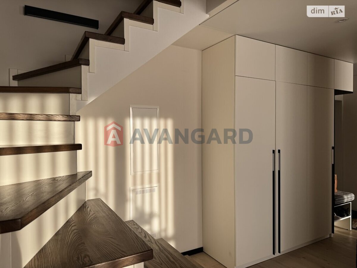 2 ��. ��������, 85/-/- ��. �., 11/11 ������ ���� 8