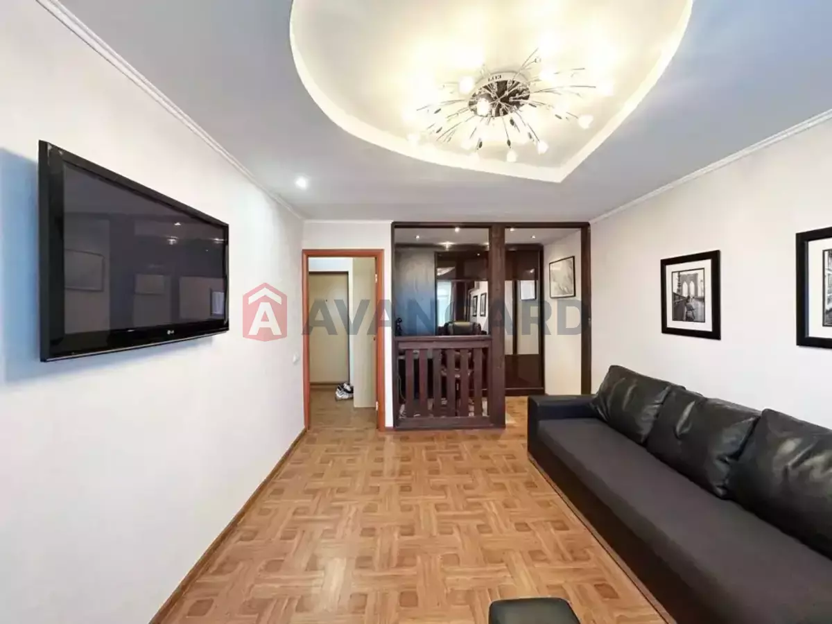 1 ��. ��������, 33/18/6 ��. �., 9/10 ������ ���� 2