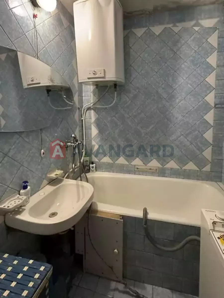 3 ��. ��������, 70/-/20 ��. �., 4/9 ������ ���� 8