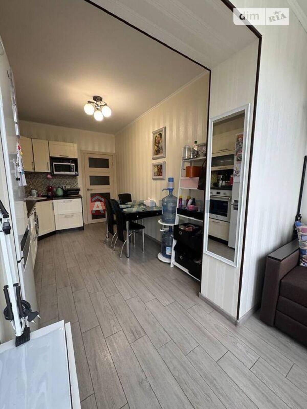 2 ����. ��������, 62/32/16 ��. �., 11/11 ���� ���� 27