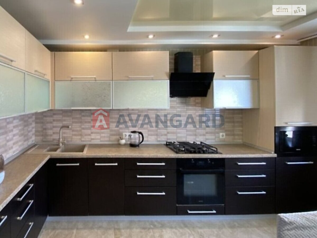 3 ��. ��������, 95/52/10 ��. �., 4/5 ������ ���� 19