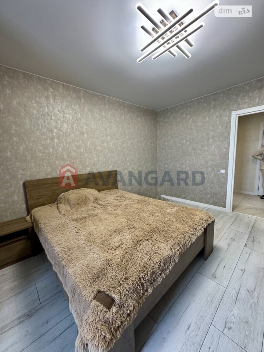 2 ��. ��������, 81/-/- ��. �., 8/12 ������ ���� 15