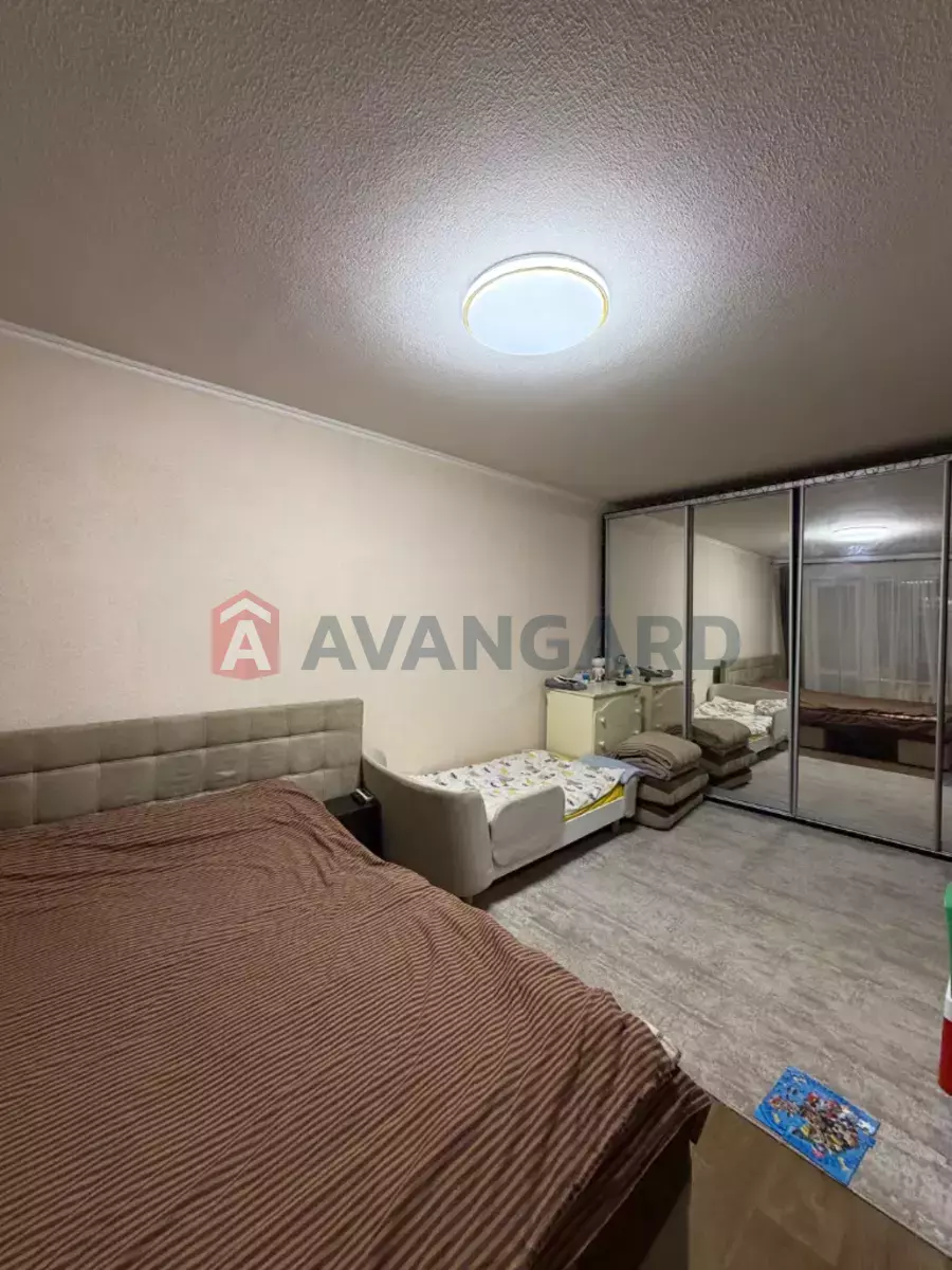 1 ��. ��������, 33/17/10 ��. �., 8/9 ������ ���� 3