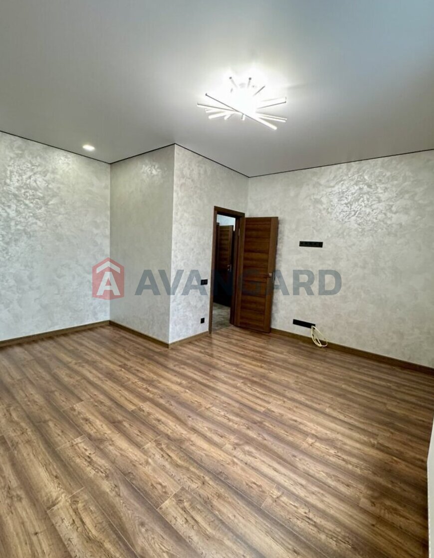 1 ��. ��������, 40/19/11 ��. �., 1/4 ������ ���� 9