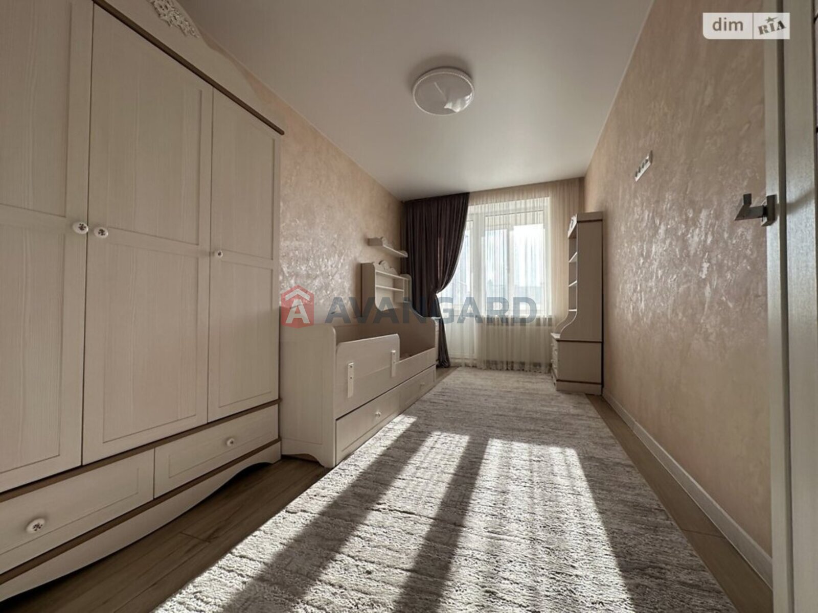 3 ��. ��������, 96/58/16 ��. �., 10/11 ������ ���� 12