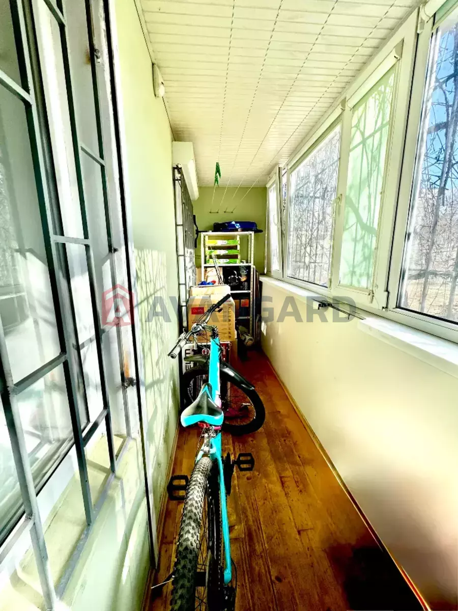 4 ��. ��������, 81/-/- ��. �., 1/10 ������ ���� 3