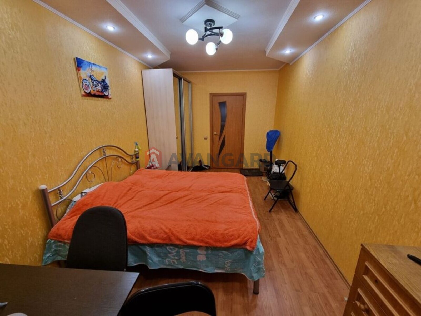 4 ��. ��������, 77/-/9 ��. �., 6/9 ������ ���� 4