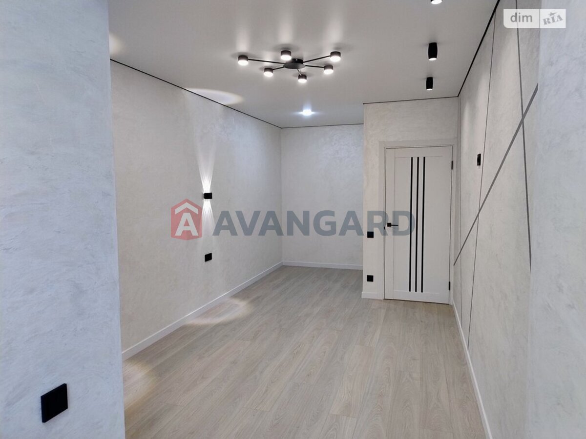 1 ����. ��������, 40/18/12 ��. �., 2/11 ���� ���� 9