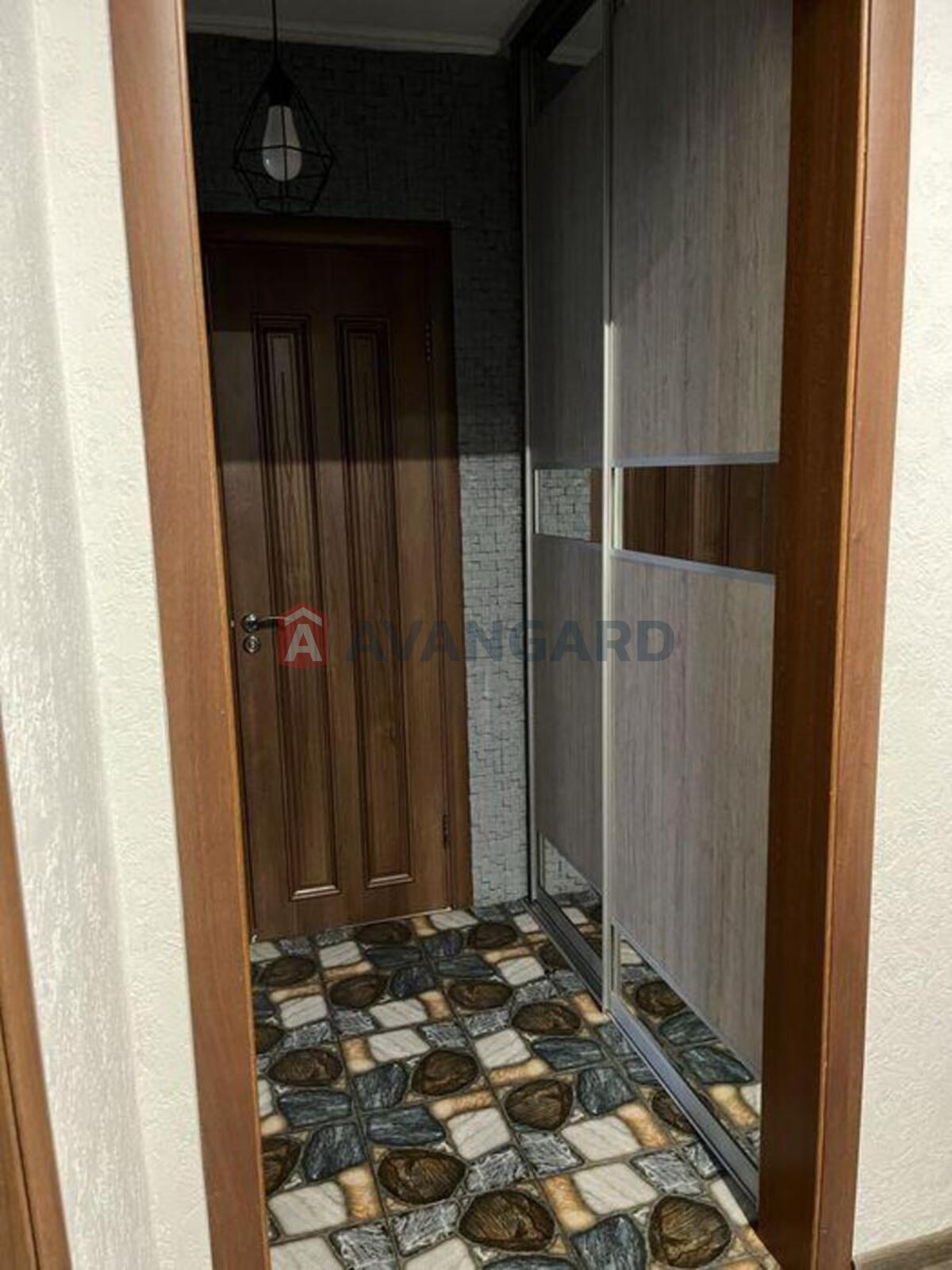 1 ��. ��������, 42/-/9 ��. �., 12/16 ������ ���� 8