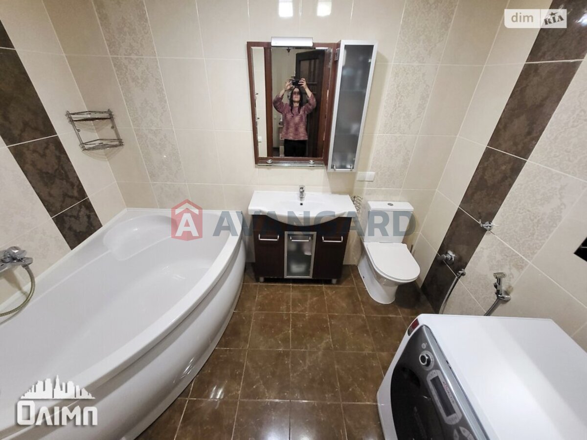 3 ��. ��������, 100/-/- ��. �., 7/9 ������ ���� 11