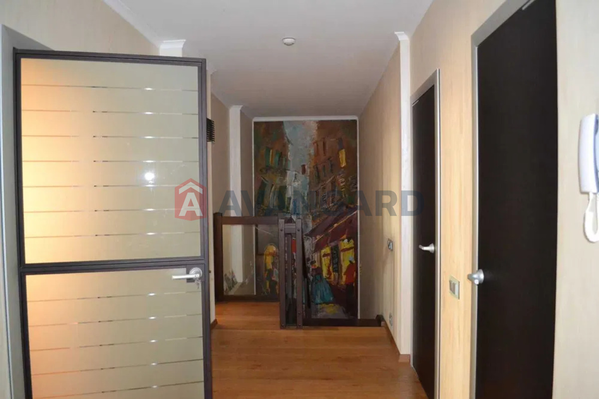 4 ��. ��������, 158/-/14 ��. �., 16/18 ������ ���� 10