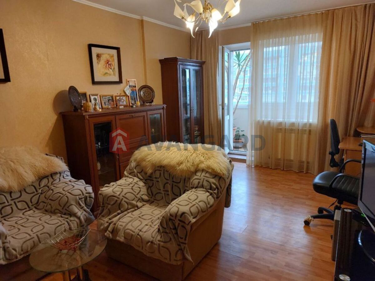 2 ����. ��������, 53/-/8 ��. �., 8/10 ���� ���� 5