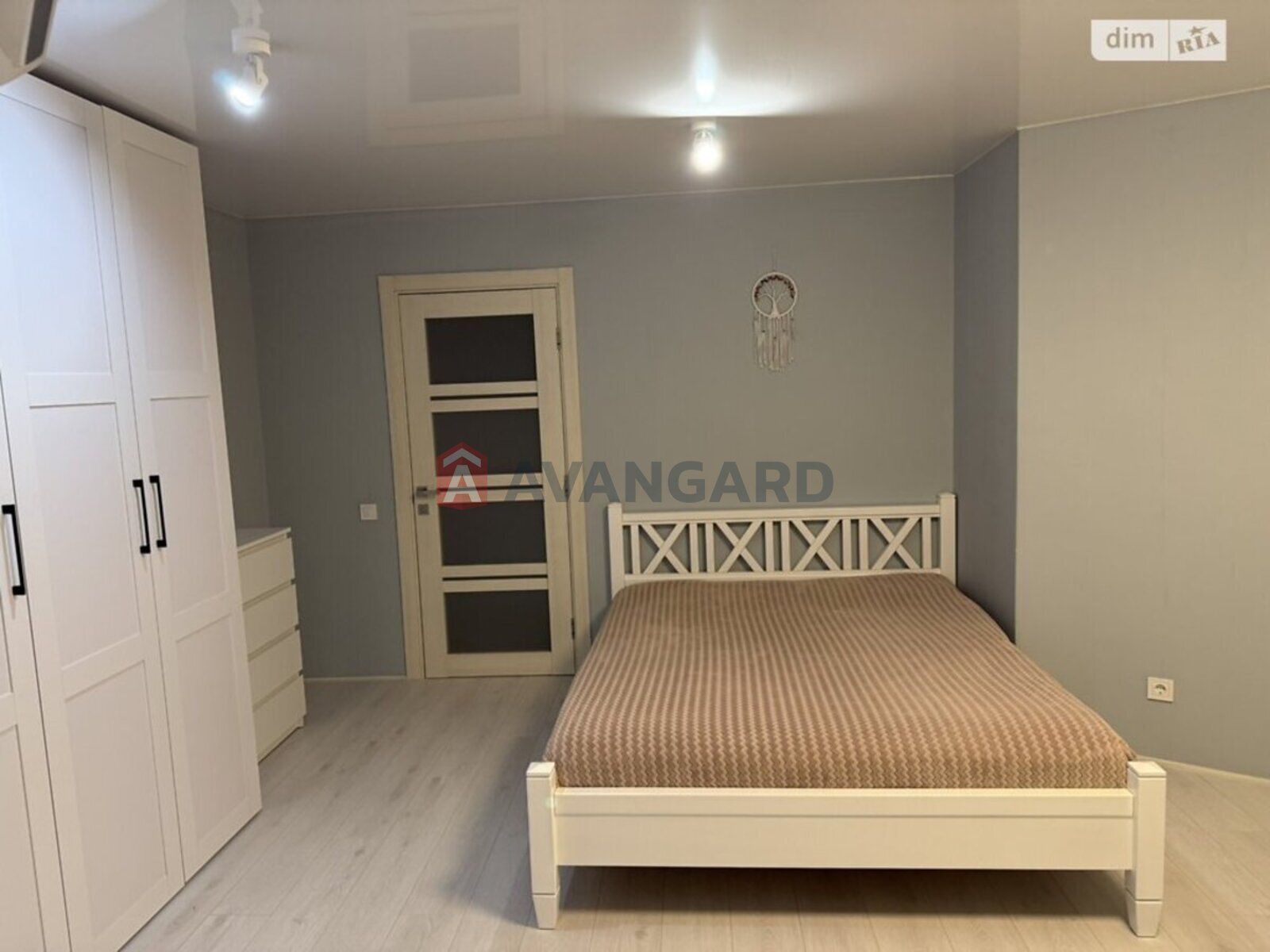 3 ��. ��������, 95/-/- ��. �., 9/10 ������ ���� 8