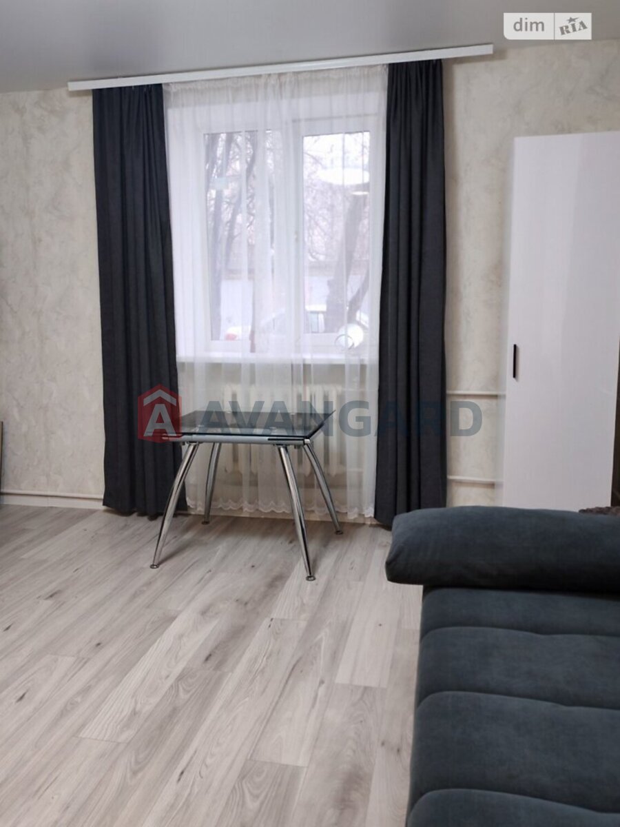 1 ��. ��������, 28/-/5 ��. �., 1/2 ������ ���� 18