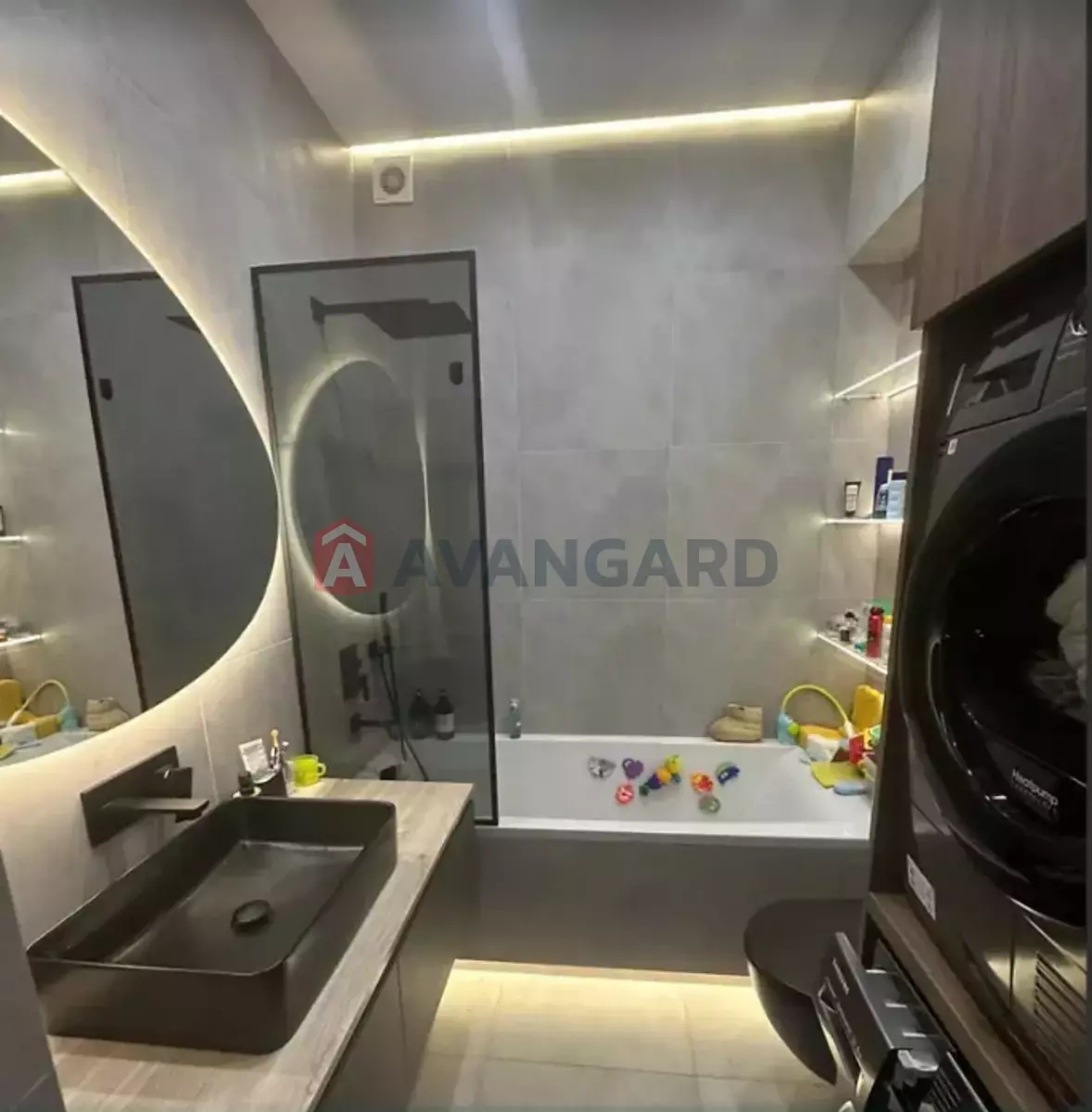 3 ��. ��������, 82/72/37 ��. �., 2/12 ������ ���� 11