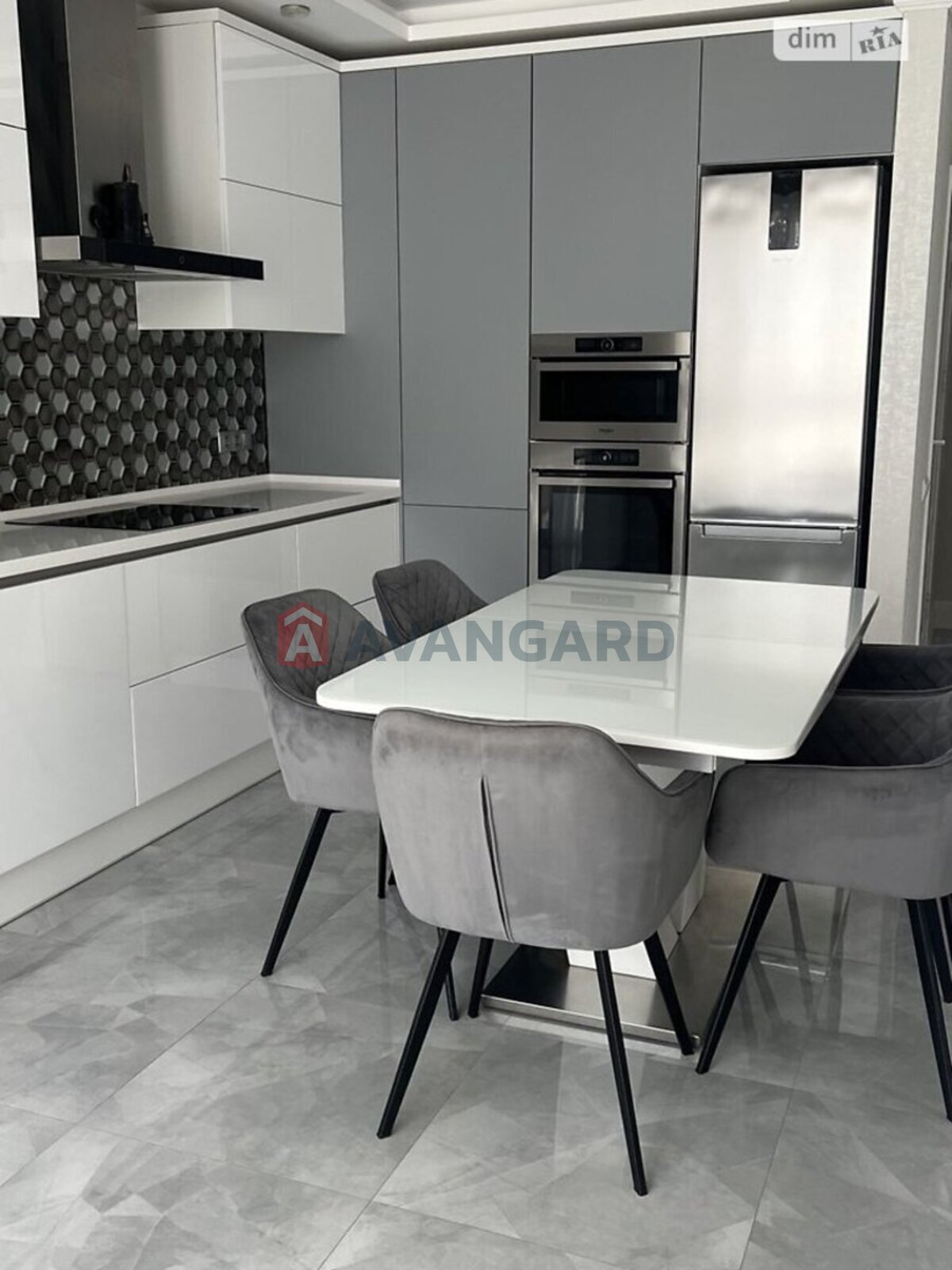 3 ����. ��������, 107/54/15 ��. �., 9/9 ���� ���� 7