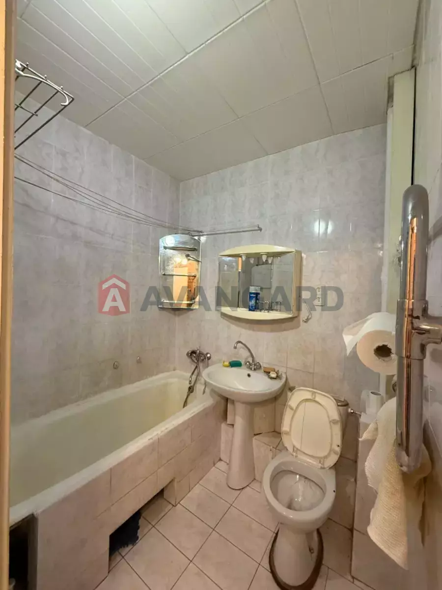 3 ��. ��������, 76/45/8 ��. �., 2/9 ������ ���� 8