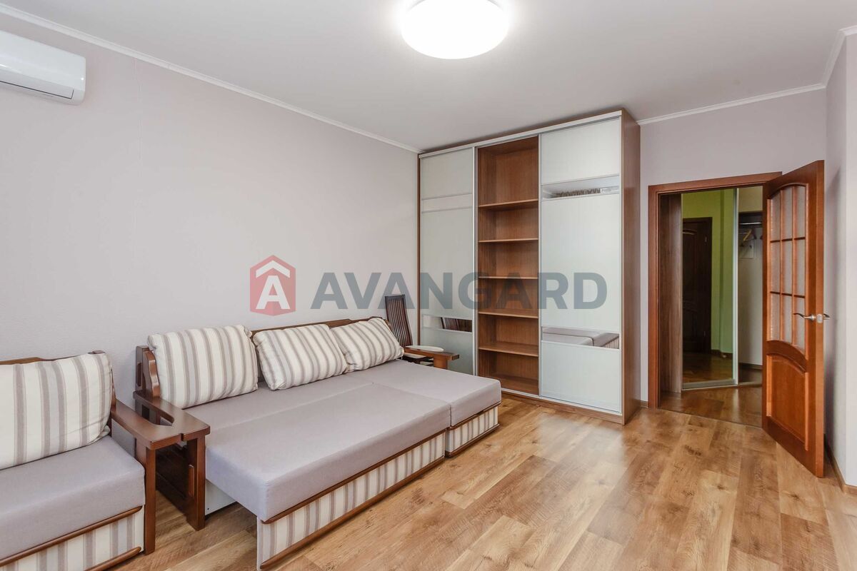 1 ����. ��������, 43/18/12 ��. �., 24/26 ���� ���� 8