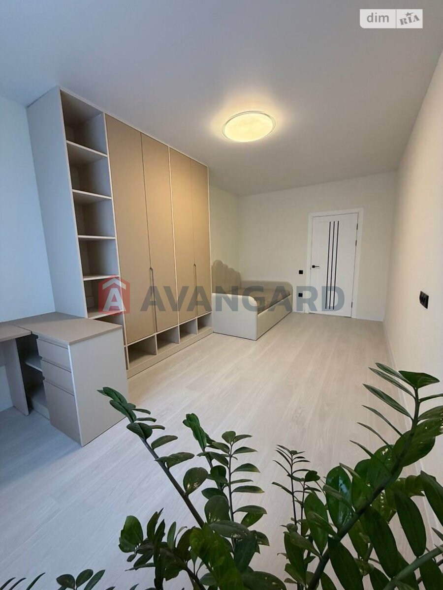 3 ��. ��������, 91/57/18 ��. �., 9/9 ������ ���� 6