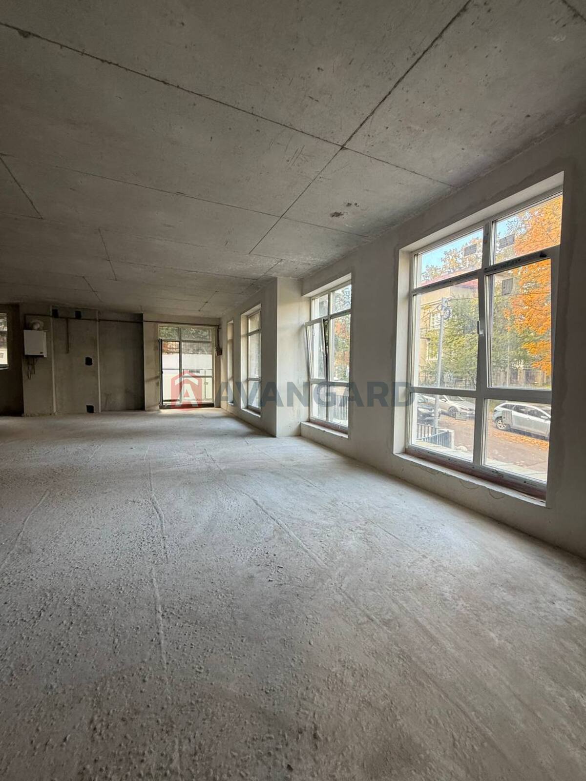 2 ��. ��������, 121/77/43 ��. �., 1/5 ������ ���� 15