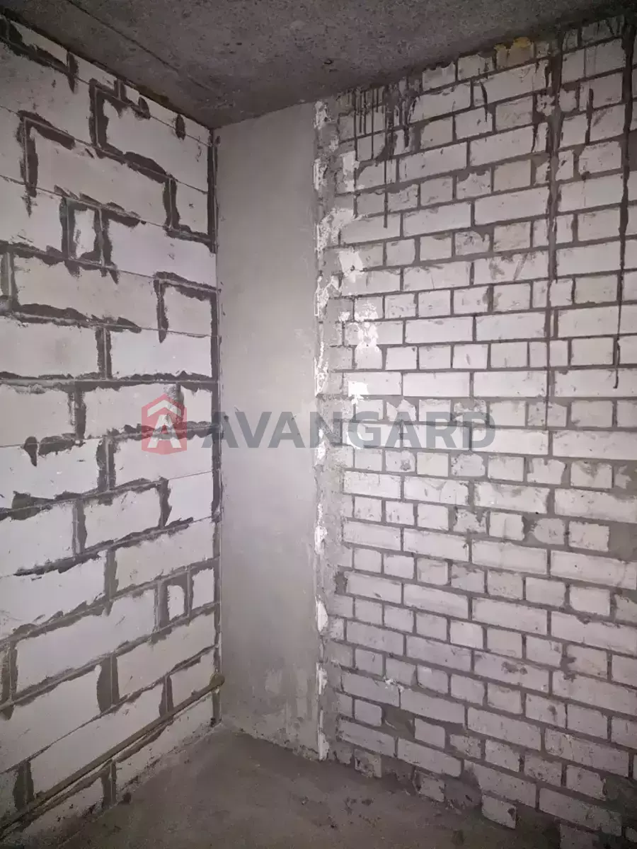 3 ��. ��������, 107/73/18 ��. �., 10/10 ������ ���� 21