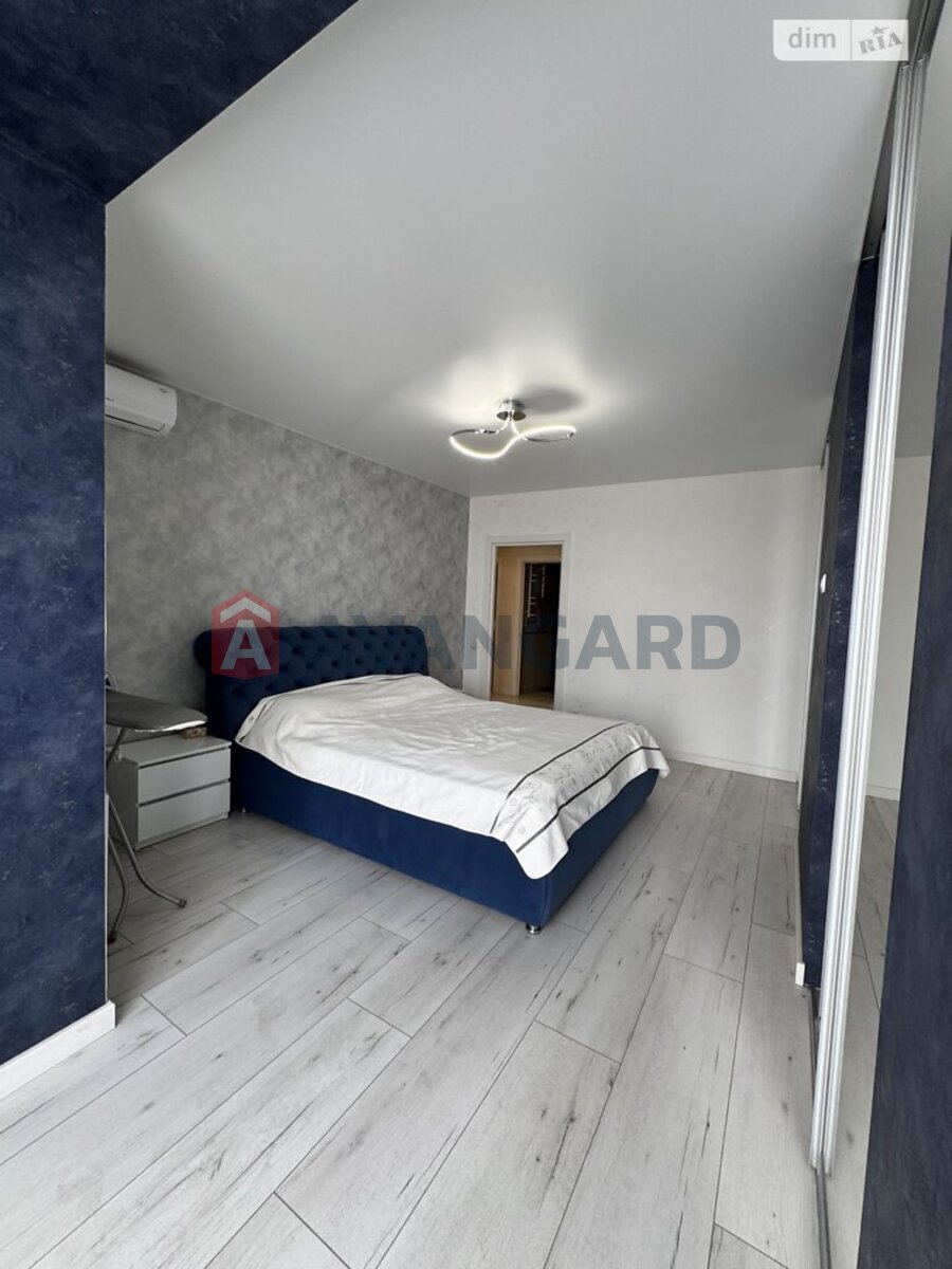 2 ��. ��������, 81/-/- ��. �., 8/12 ������ ���� 5