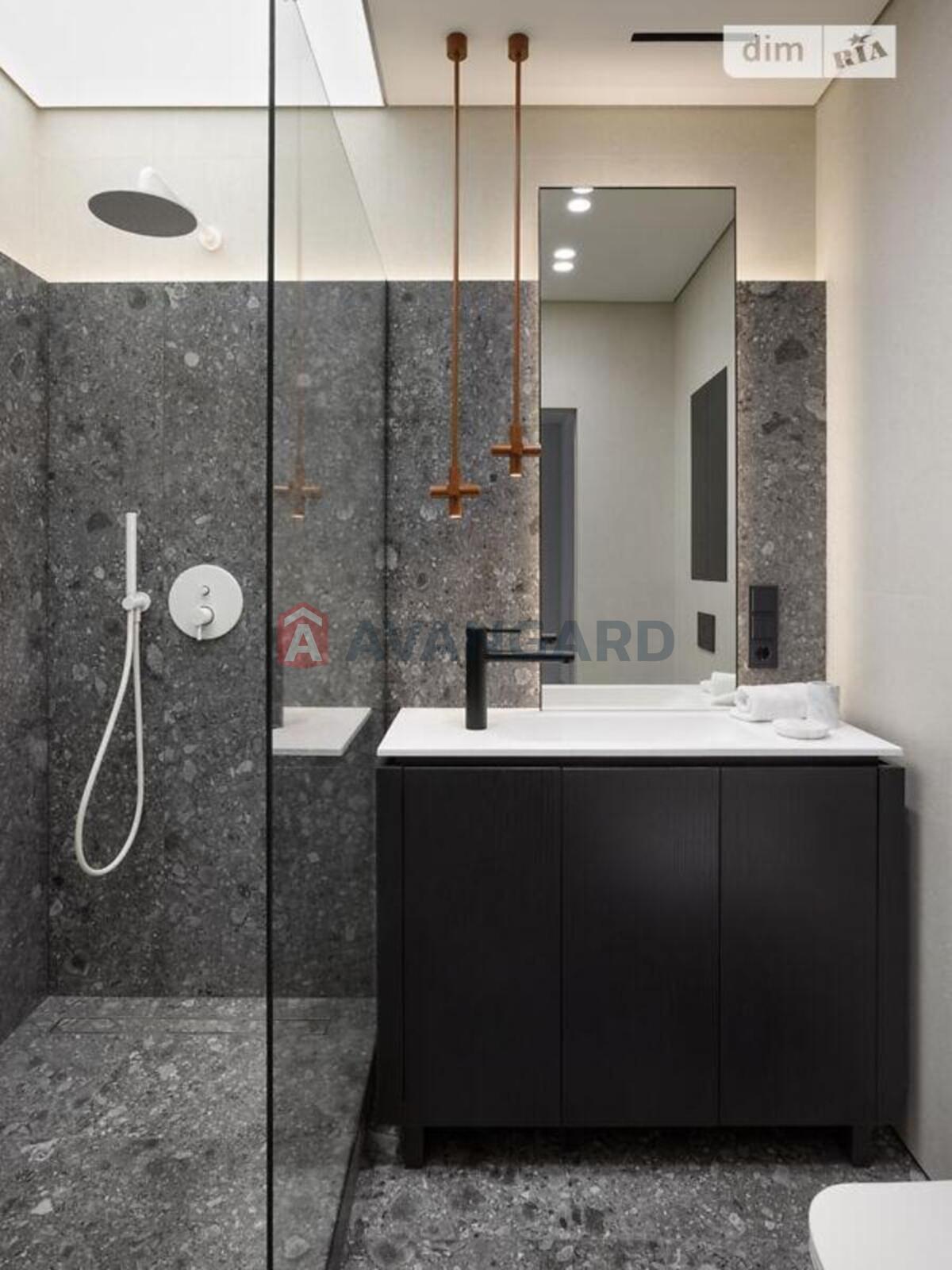 1 ��. ��������, 43/14/17 ��. �., 5/10 ������ ���� 3