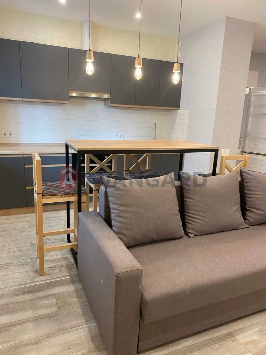 2 ��. ��������, 61/-/15 ��. �., 3/10 ������ ���� 2