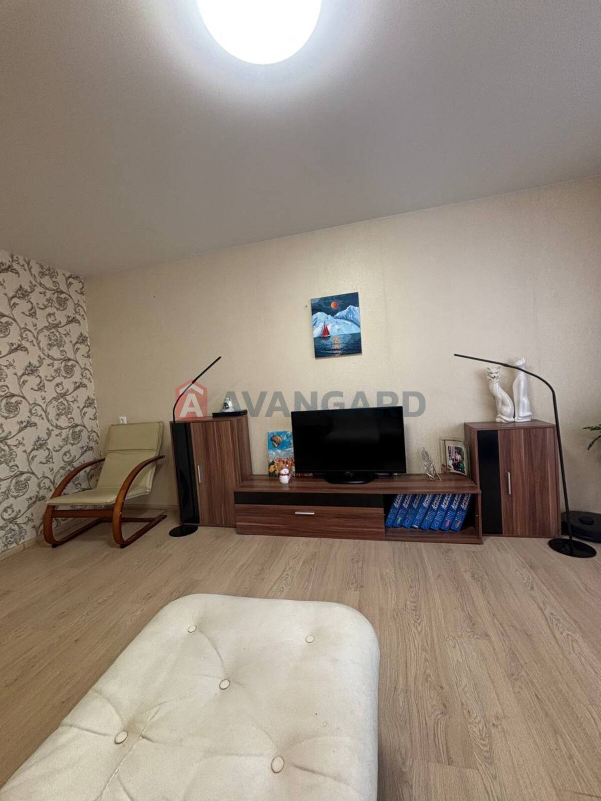 3 ����. ��������, 66/42/10 ��. �., 5/5 ���� ���� 8