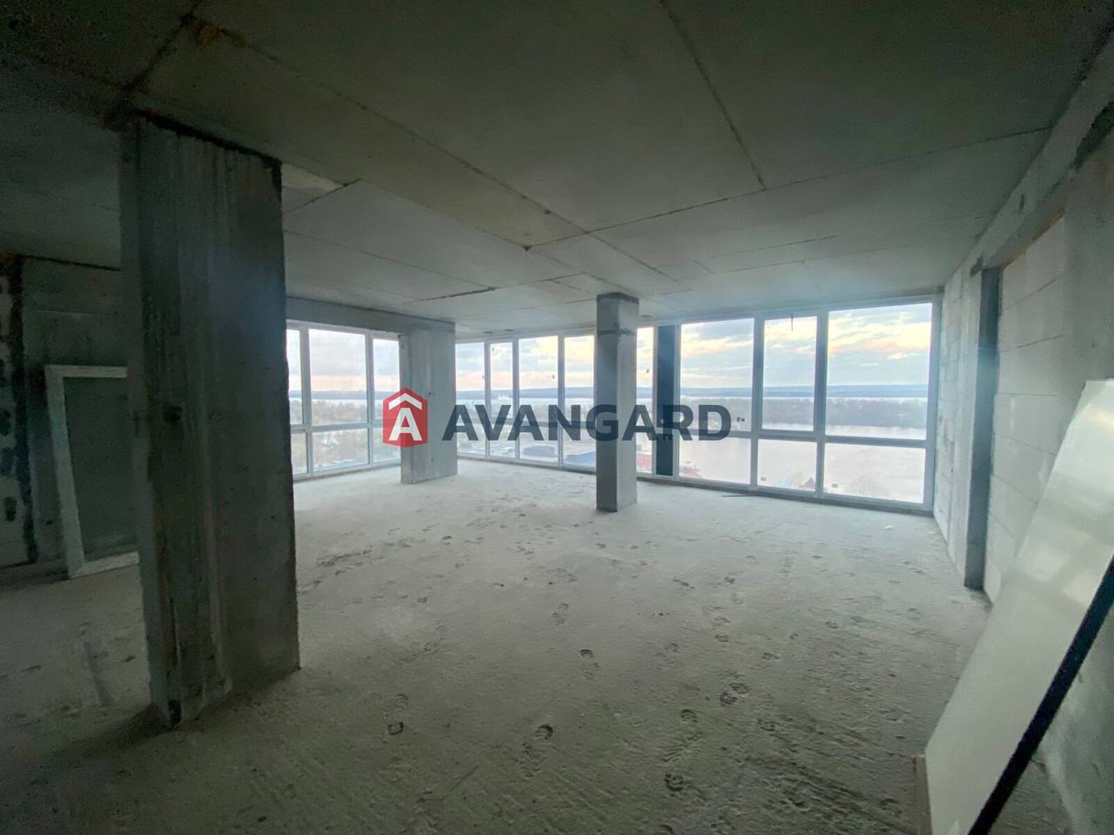 3 ��. ��������, 81/-/- ��. �., 7/23 ������ ���� 2