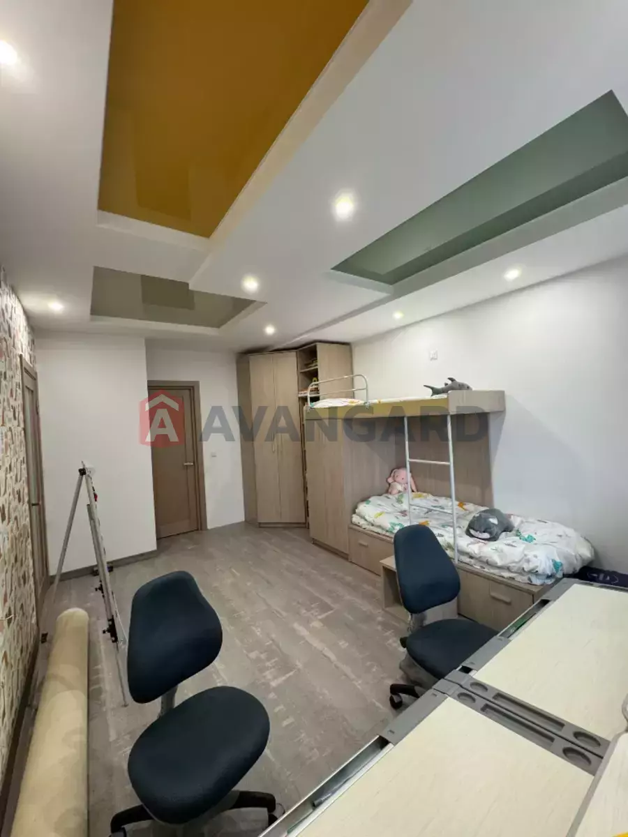 3 ��. ��������, 98/40/40 ��. �., 9/10 ������ ���� 11