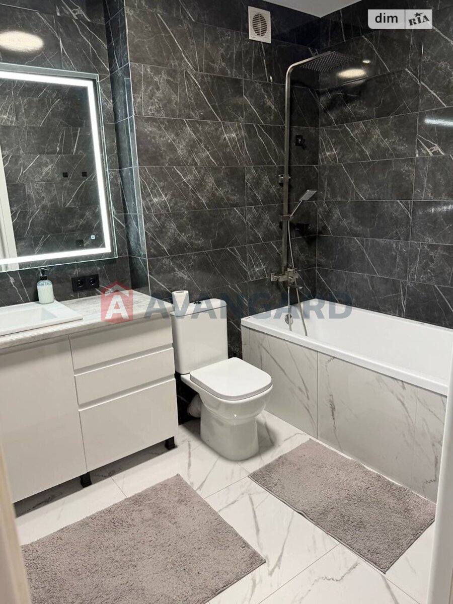 3 ��. ��������, 91/57/18 ��. �., 9/9 ������ ���� 15