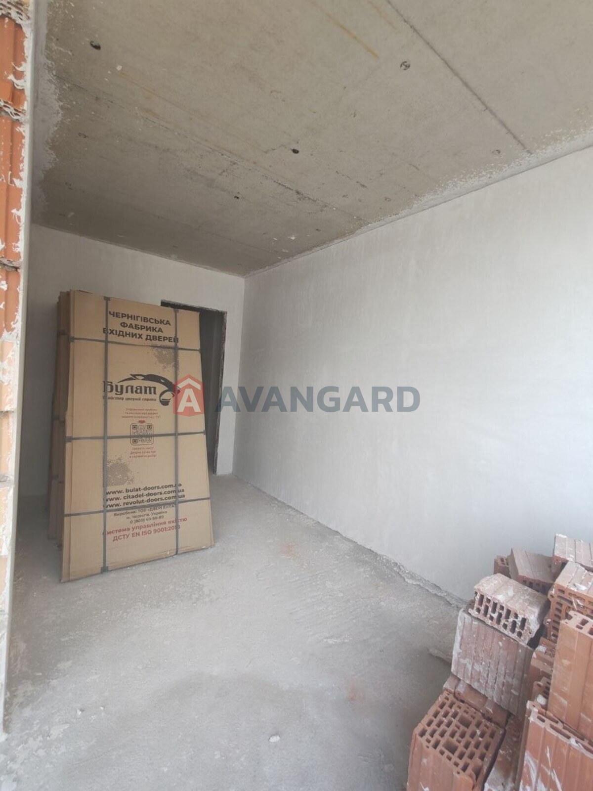 3 ��. ��������, 83/48/18 ��. �., 4/16 ������ ���� 11