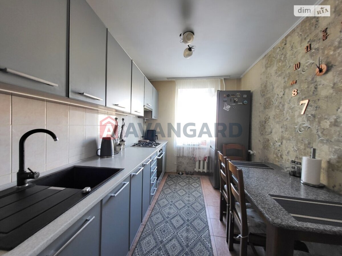 3 ��. ��������, 64/39/10 ��. �., 7/9 ������ ���� 17