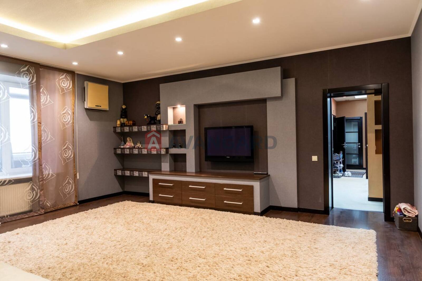 4 ��. ��������, 150/-/41 ��. �., 7/12 ������ ���� 21