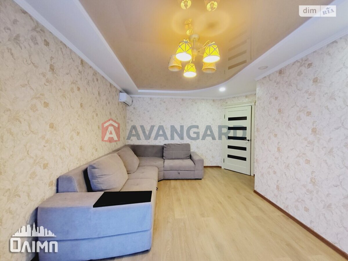 3 ��. ��������, 81/45/15 ��. �., 11/11 ������ ���� 6