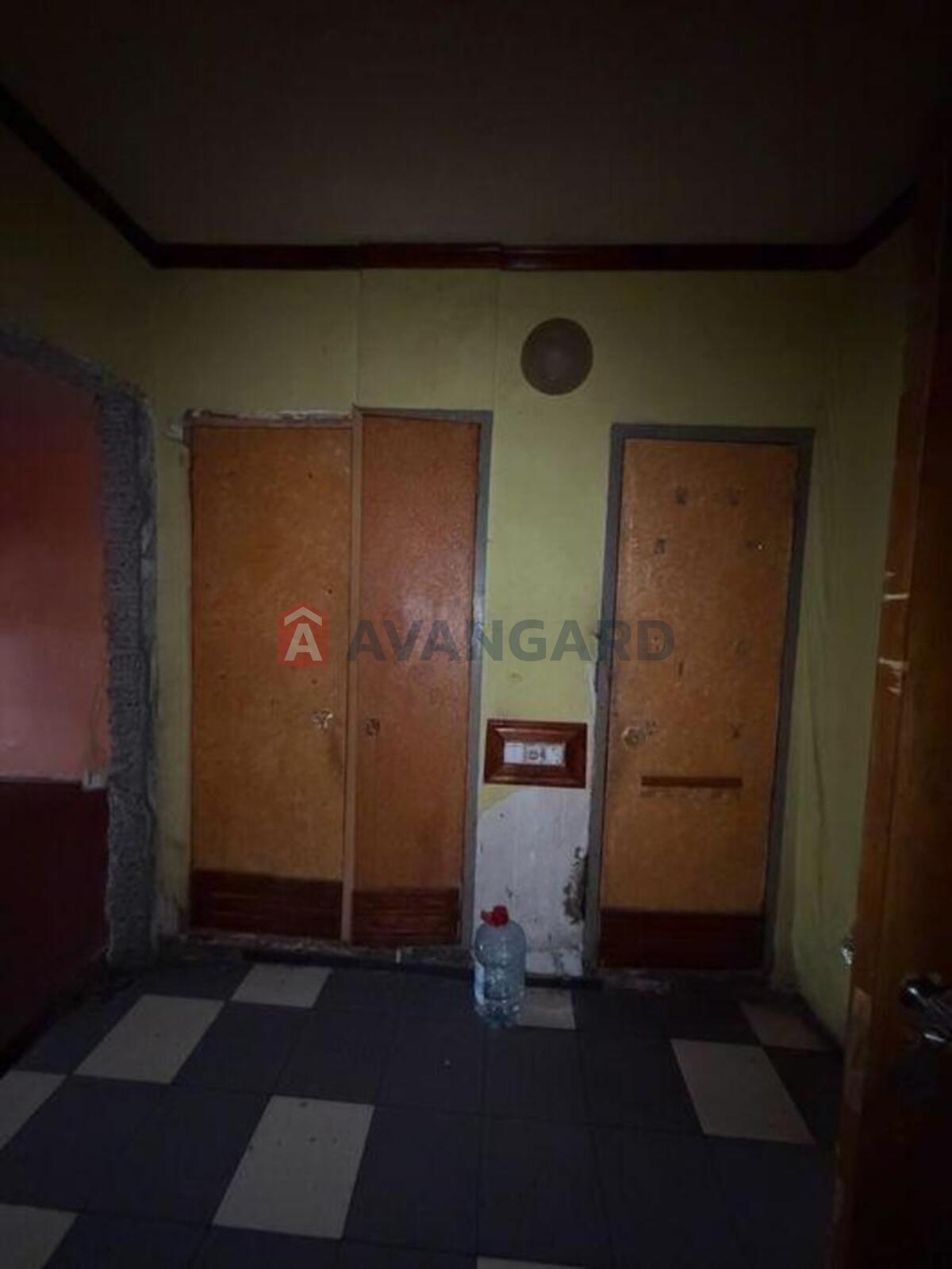 5 ��. ��������, 95/-/9 ��. �., 1/10 ������ ���� 12